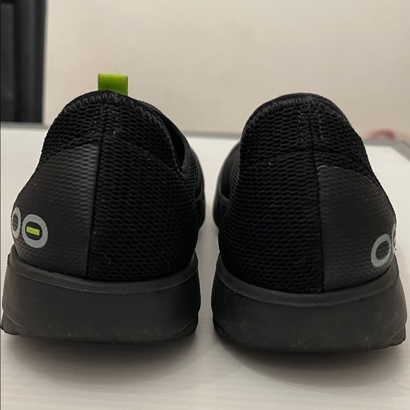 OOFOS OOMG LOW RECOVERY SLIPS ON SHOES WOMENS SIZE 9 - Picture 3 of 12